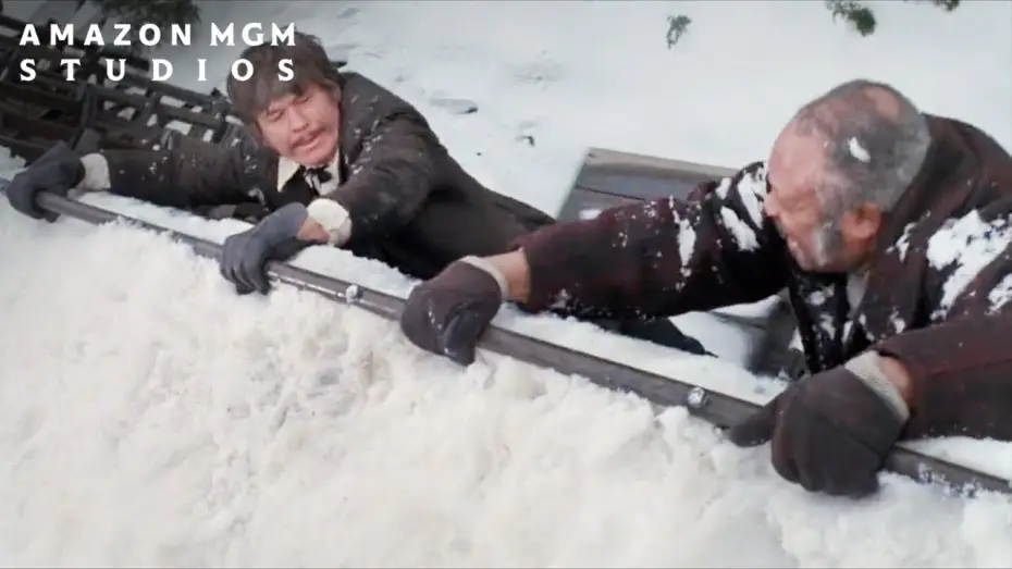 Wideo do filmu Przełęcz złamanych serc — Fight On A Moving Train
