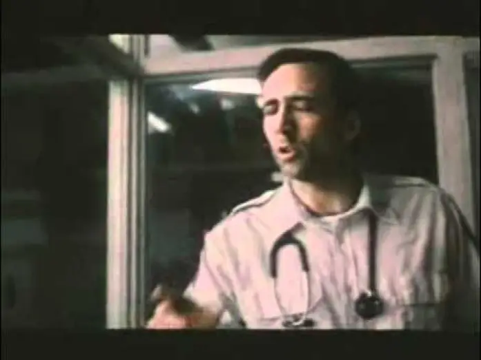 Wideo do filmu Ciemna strona miasta — Al di là della vita (1999) - Trailer ITALIANO