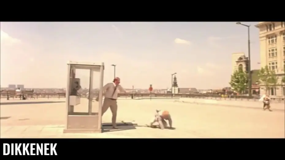 Wideo do filmu Dikkenek — Dikkenek - Scène culte - Ou tu sors ou jte sors !