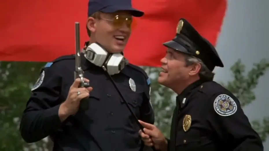 Wideo do filmu Akademia policyjna — Police Academy (1984) - Official Trailer | Classic Comedy