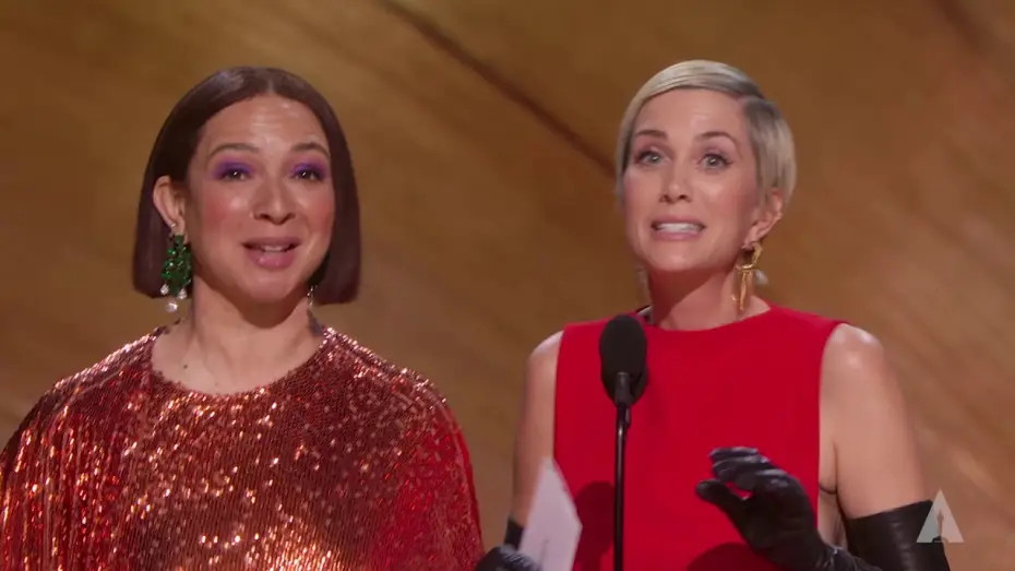 Wideo do filmu Małe kobietki — Maya Rudolph and Kristen Wiig present  "Little Women" wins Best Costume Design | 92nd Oscars (2020)