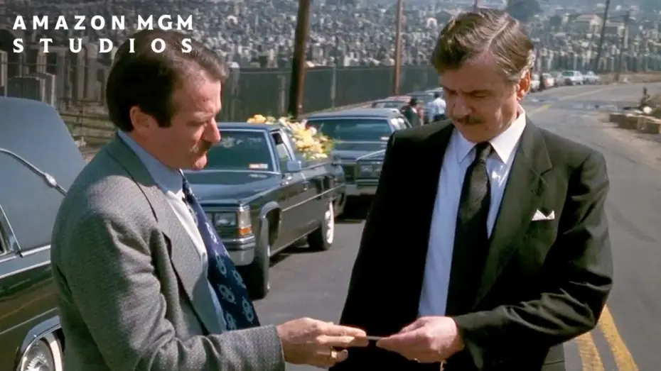 Wideo do filmu Sprzedawca cadillaków — Selling A Car At A Funeral