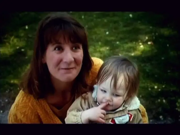 Wideo do filmu Ręka nad kołyską — La main sur le berceau