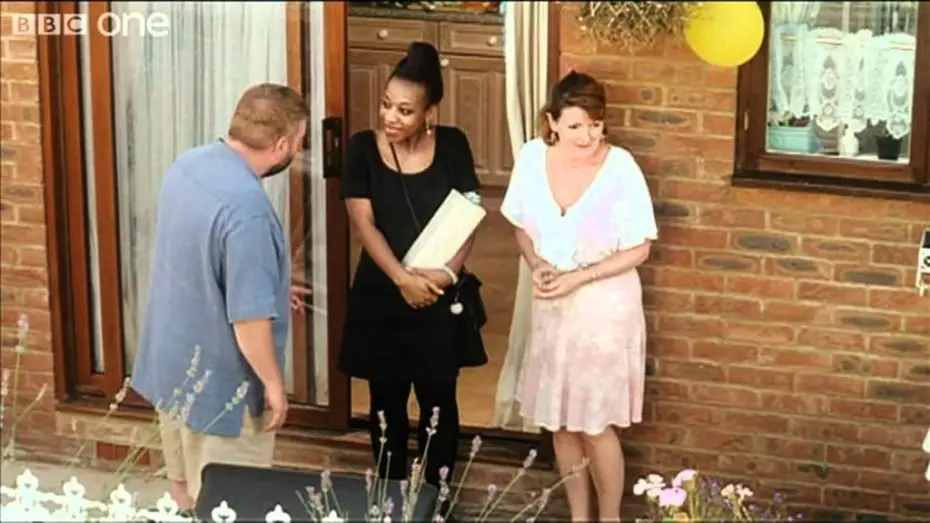 Wideo do filmu Sekrety i kłamstwa — Director's Cut: Mike Leigh on Secrets and Lies - Film 2011 With Claudia Winkleman - BBC