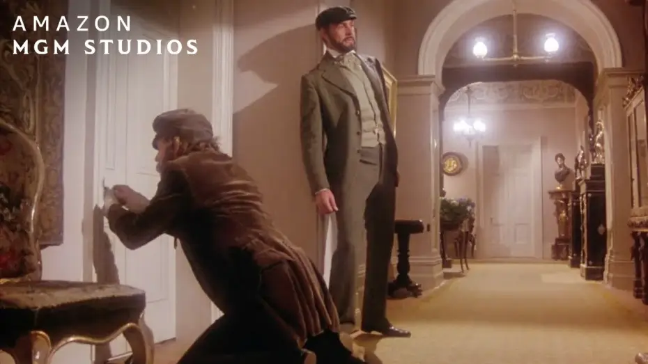 Wideo do filmu Wielki Napad na Pociąg — Breaking Into The Banker's House