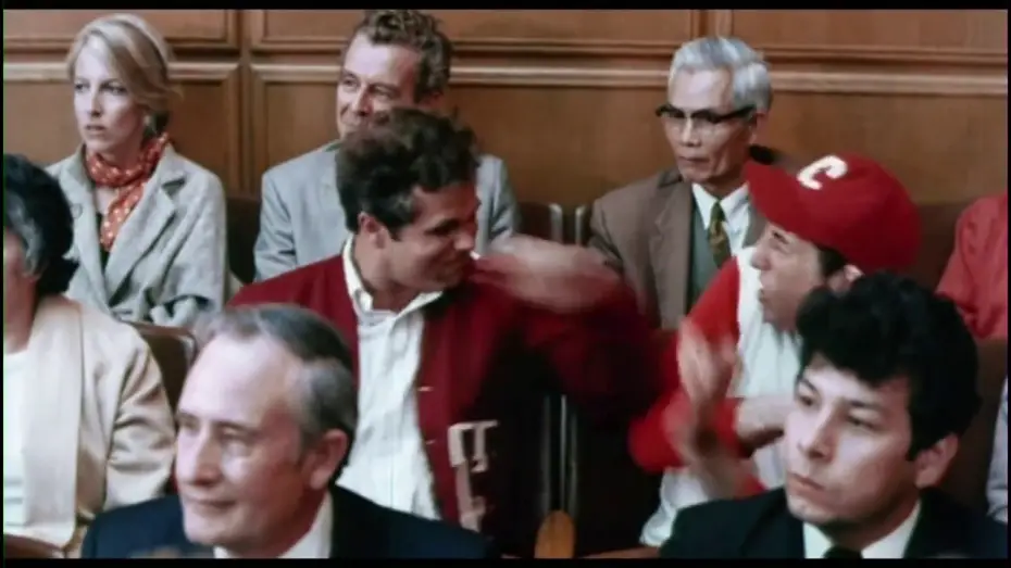 Wideo do filmu Kino z Kentucky Fried Theater — HAMBURGER FILM SANDWICH (1977) Bande annonce française (VF)
