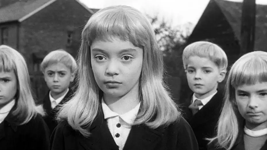 Wideo do filmu Wioska przeklętych — Village of the Damned (1960) Original Trailer