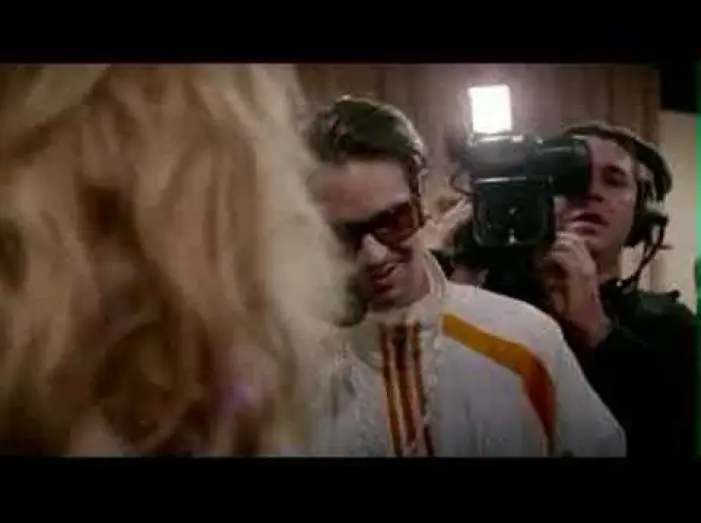 Wideo do filmu W pogoni za sławą — Official Trailer for the movie Delirious