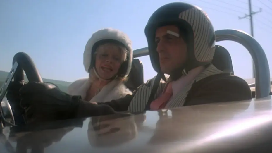 Wideo do filmu Wyścig Śmierci 2000: Początek — Stallone Kills His Pit Crew: Death Race 2000 (1975)