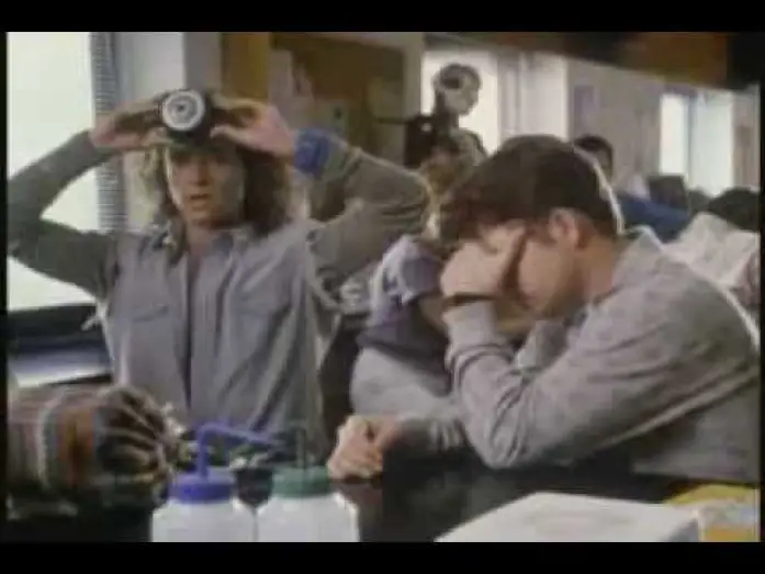 Wideo do filmu Jaskiniowiec z Kalifornii — Encino Man Theatrical Trailer