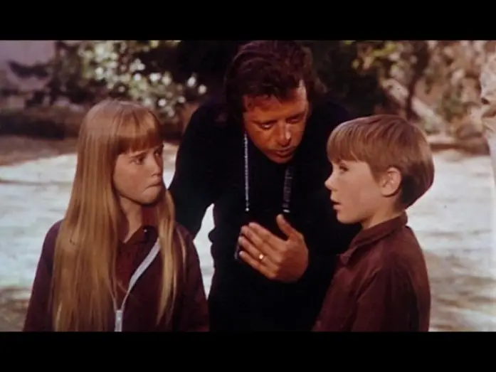 Wideo do filmu Ucieczka na Górę Czarownic — Was Kim Richards Trying To Sabotage Ike Eisenmann's Performance on Witch Mountain!?
