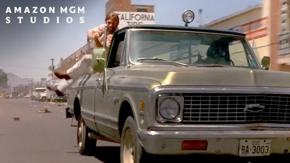 Wideo do filmu Samotny Wilk McQuade — Car Chase Scene