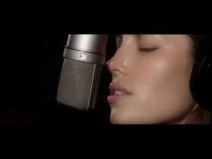 Wideo do filmu Wojna domowa — Mad About The Boy by Jessica Biel (Easy Virtue Official Music Video)