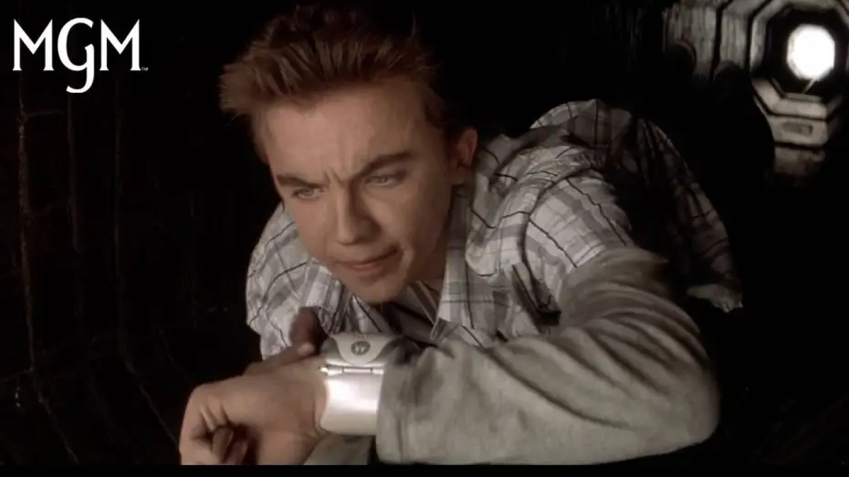 Wideo do filmu Agent Cody Banks 2: Cel Londyn — Cody Spies on Lord Duncan