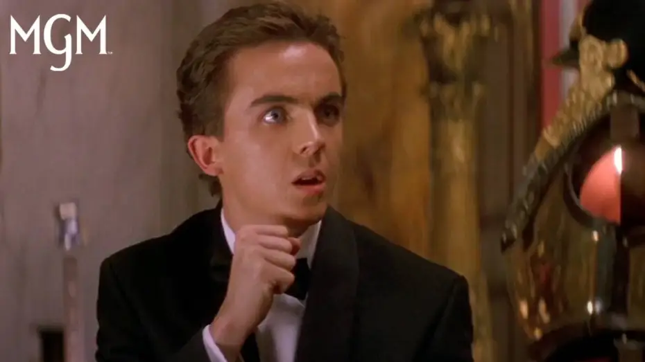 Wideo do filmu Agent Cody Banks 2: Cel Londyn — Band Creates a Distraction "War" Scene