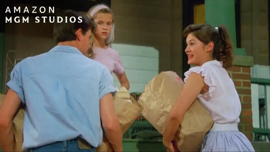 Wideo do filmu Człowiek z Księżyca — Dani's Crush Meets Her Sister