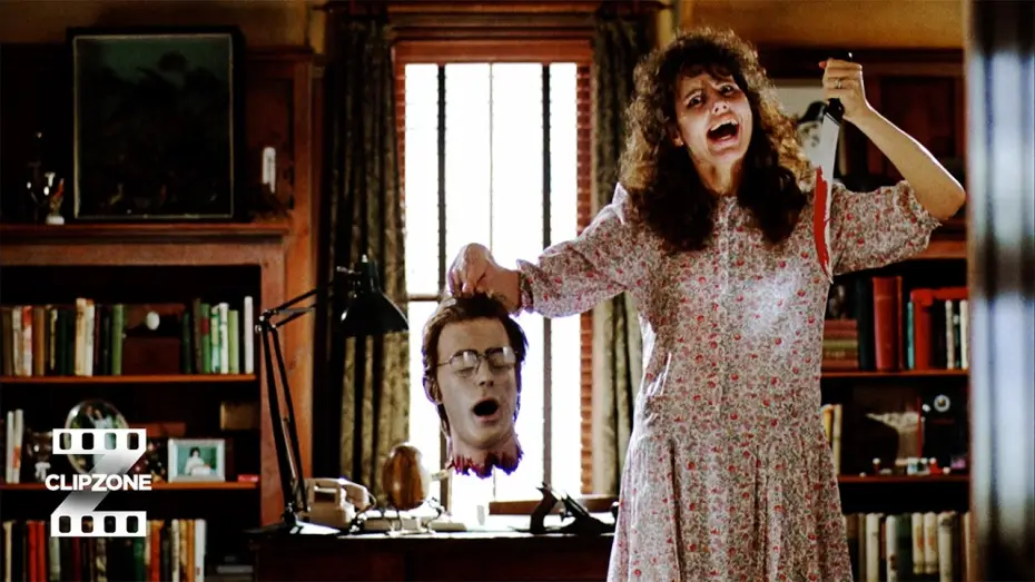 Wideo do filmu Sok z żuka — Scaring The Deetz Family