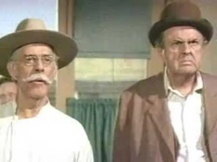 Wideo do filmu Trójka z dostawą do domu — The apple dumpling gang