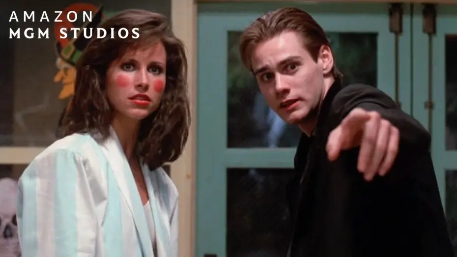 Wideo do filmu Pocałunek księżniczki — Mark Disocvers He's A Vampire