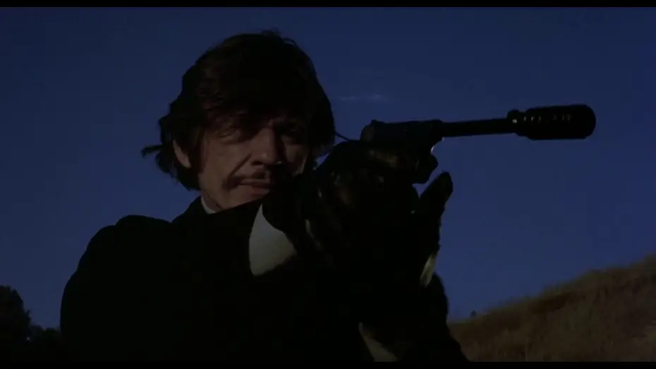 Wideo do filmu Mechanik — LE FLINGUEUR - Extrait "Finissons-en Arthur" VOST