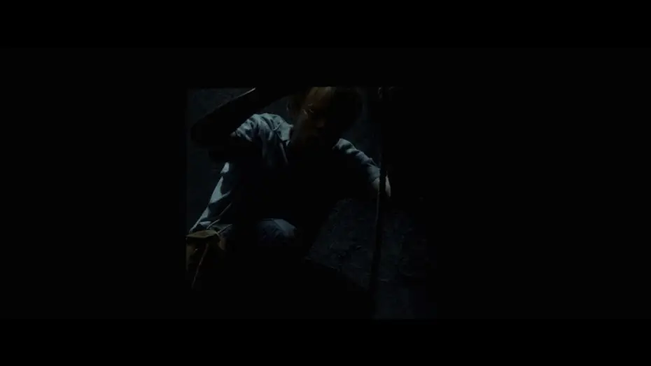 Wideo do filmu Tajemnica Marrowbone — Charlie Heaton Discovers Unknown Presence in Marrowbone