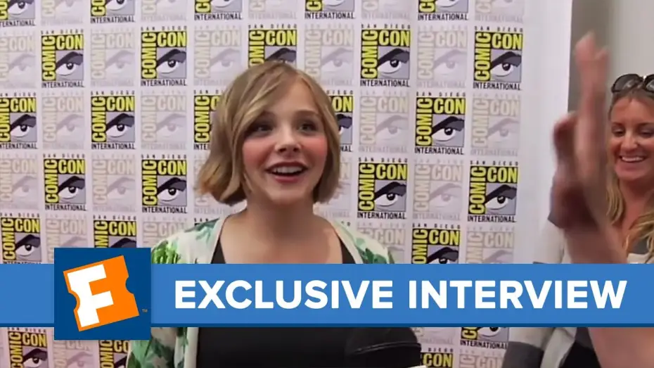 Wideo do filmu Pozwól mi wejść — Let Me In Chloe Moretz Comic-Con 2010 Exclusive Interview | Comic Con | FandangoMovies