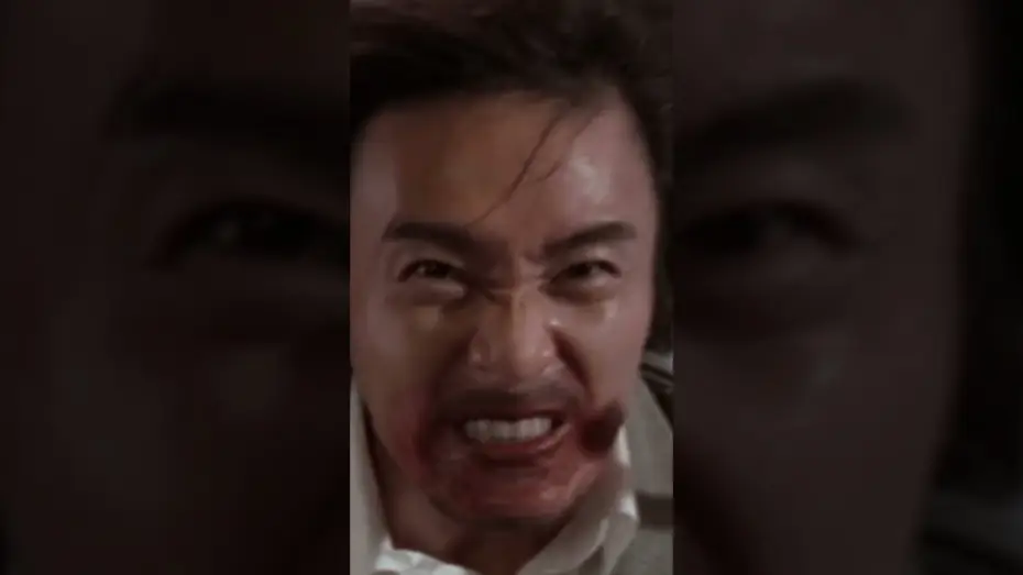 Wideo do filmu Kung Fu Szał — The Landlady Chases Down Sing After Having Knives Throw at Him (Scene)