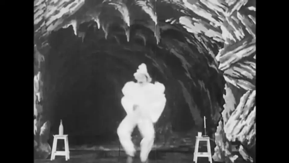 Wideo do filmu Dislocation mystérieuse — Dislocation mystérieuse 1901 Extraordinary Illusions - Silent Short Film - Georges Méliès