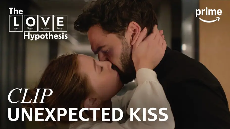 Wideo do filmu The Love Hypothesis — Olive Kisses Professor Adam