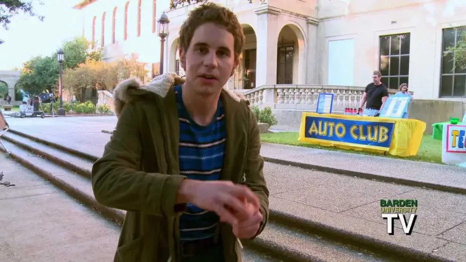 Wideo do filmu Pitch Perfect — "Benji Goes to Barden"