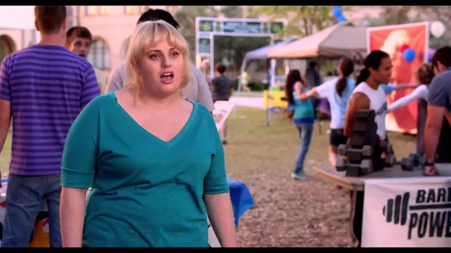 Wideo do filmu Pitch Perfect — TV Spot: "Looking/Cutdown"