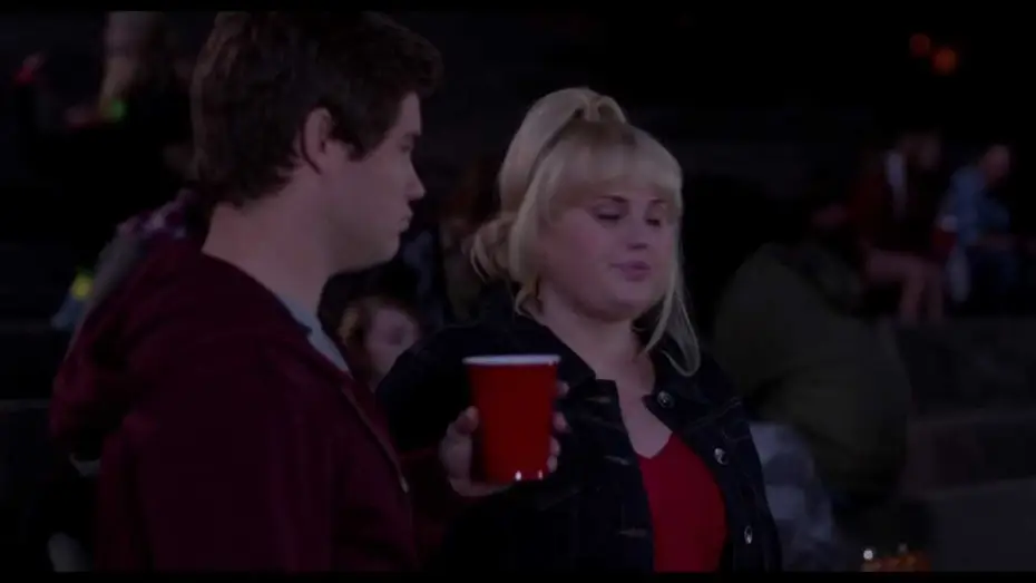 Wideo do filmu Pitch Perfect — Clip: "Bumper tries to hit on Fat Amy"