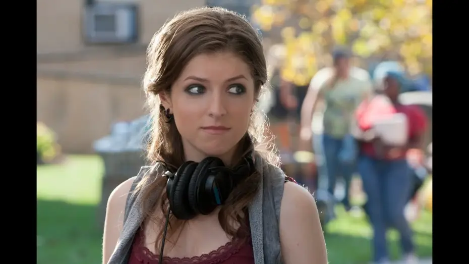 Wideo do filmu Pitch Perfect — Clip: "The Bellas Remix 'Just the Way You Are'"