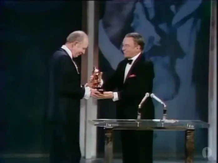 Wideo do filmu Róże w tytule — Jack Albertson Wins Supporting Actor: 1969 Oscars