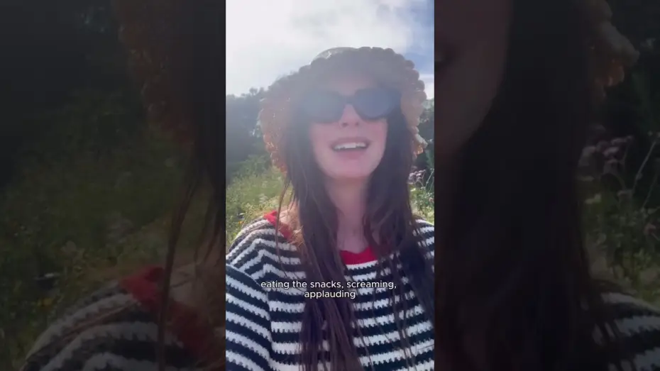 Wideo do filmu Koniec ulicy Dębowej — Anne Hathaway has a special message for you.
