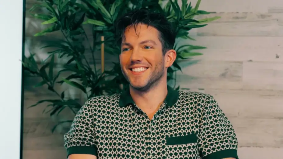 Wideo do filmu Skye Hoshi: Anime Girl — Hunter Kohl on playing Atom