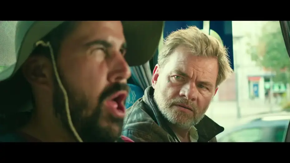 Wideo do filmu Tacy jak my — A Little Something Extra / Un p'tit truc en plus (2024) - Trailer (English Subs)