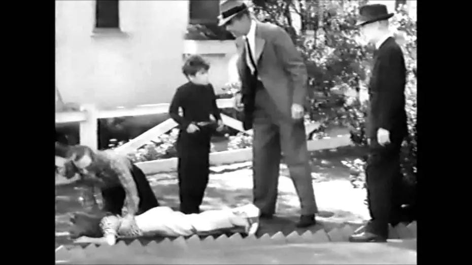 Wideo do filmu Home Sweet Homicide — Home Sweet Homicide (1946) - Clip