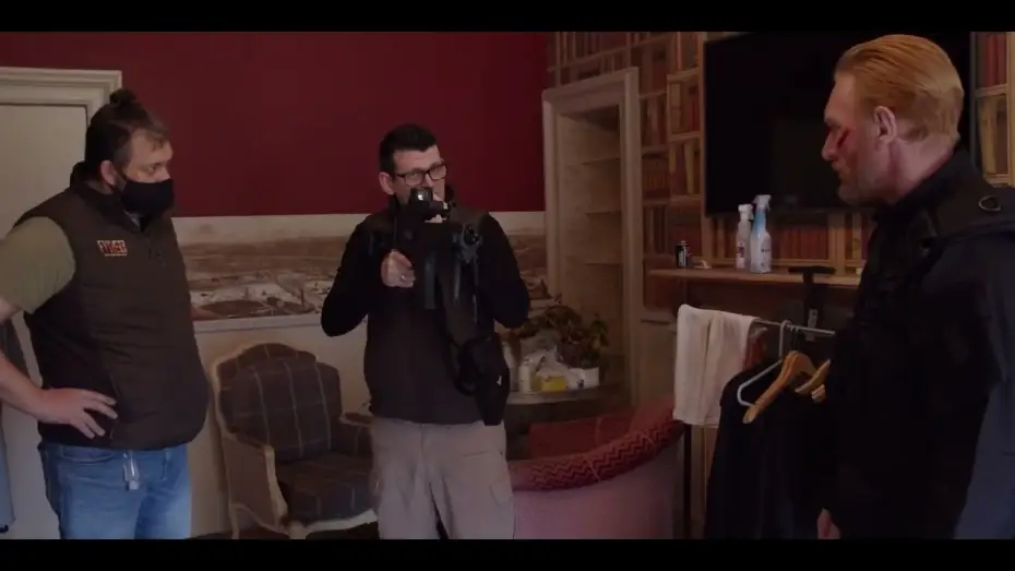Wideo do filmu Fyre Rises — BTS - weapons/Kris Sommerville