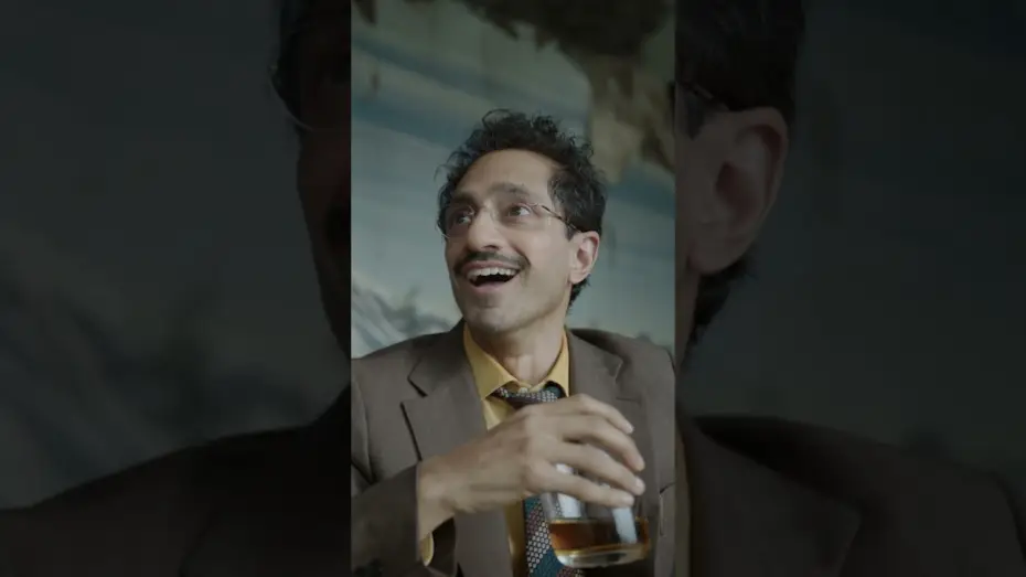 Wideo do filmu DIGGER — The man with the facts. Riz Ahmed is Dr. Ganesh.
