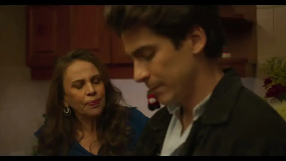 Wideo do filmu Colibrí — Colibrí l "Como va el trabajo?" Clip