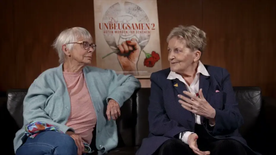 Wideo do filmu Die Unbeugsamen 2 - Guten Morgen, ihr Schönen! — DIE UNBEUGSAMEN 2 - die Protagonistinnen über die Frauen in der DDR - ab 29.8. nur im Kino.