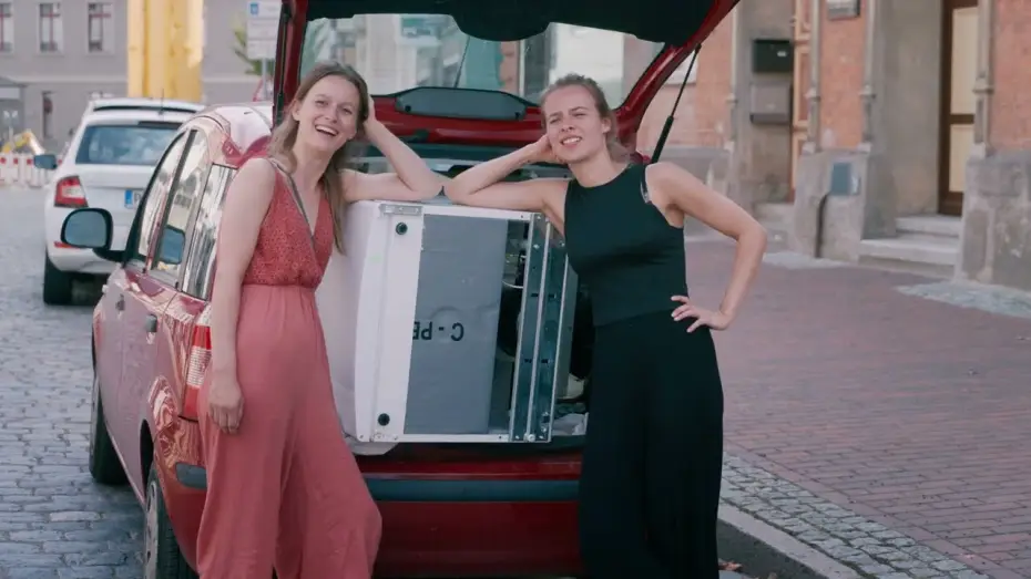 Wideo do filmu Dann gehste eben nach Parchim — DANN GEHSTE EBEN NACH PARCHIM - VON DER LEIDENSCHAFT DES JUNGEN THEATERS - Offizieller Trailer