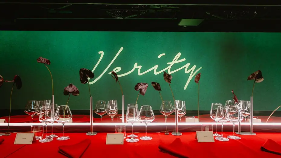 Wideo do filmu Verity. Coraz większy mrok — "Ingest Her Words" Event Sizzle