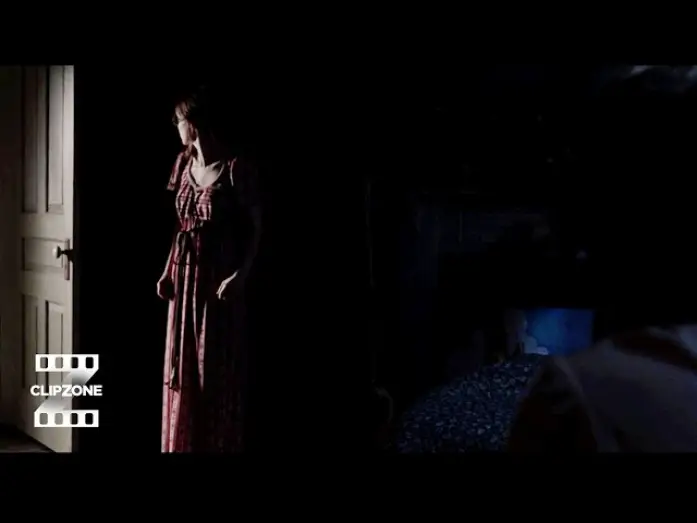 Wideo do filmu Obecność — He's Right Behind You