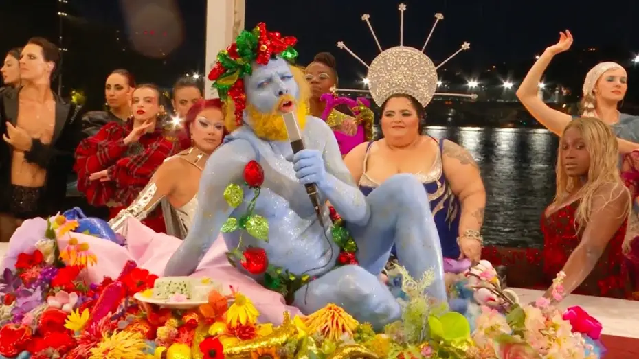 Wideo do filmu Cérémonie d'ouverture des Jeux Olympiques de Paris 2024 — JO PARIS 2024 - Philippe Katerine, tout bleu, rend hommage à Dyonisos