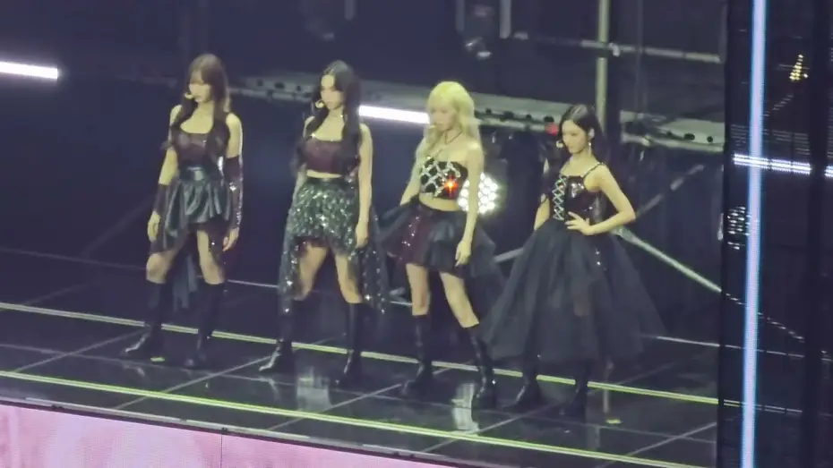Wideo do filmu 2024 aespa LIVE TOUR - SYNK：PARALLEL LINE - in SEOUL — aespa (에스파) - Member Appearance 1 [SYNK : PARALLEL LINE in SEOUL] 4k fancam 직캠 2024.06.30