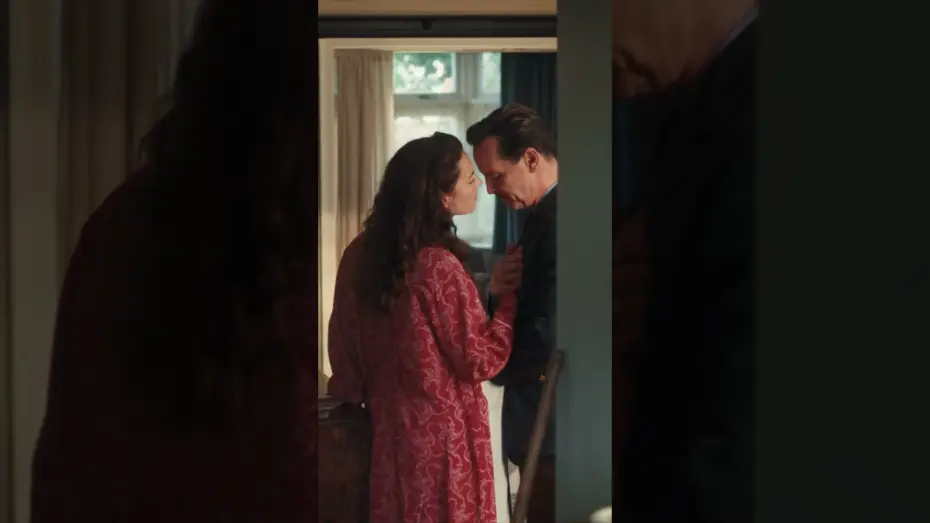 Wideo do filmu Niebo nad Normandią — ""I'm very proud they chose you, Jim." Andrew Scott is Group Captain James Stagg in PRESSURE.