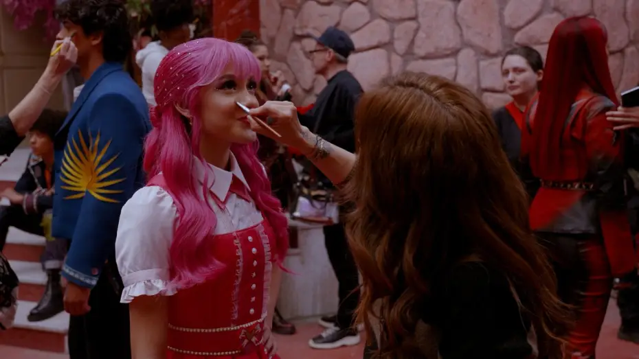Wideo do filmu Descendants: Wicked Wonderland — Creating Wonderland