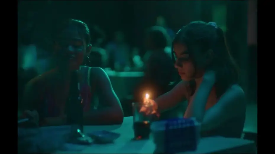 Wideo do filmu Si no ardemos, cómo iluminar la noche — Official Trailer IF WE DON'T BURN, HOW DO WE LIGHT UP THE NIGHT
